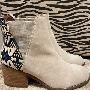Women’s TOMS booties tan